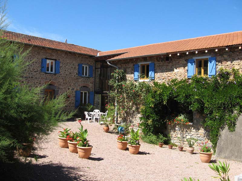 Chambres d'hôtes de charme , Aux 3 Sapins - Maison d'hôtes Bien-être & Nature, ronno 69550